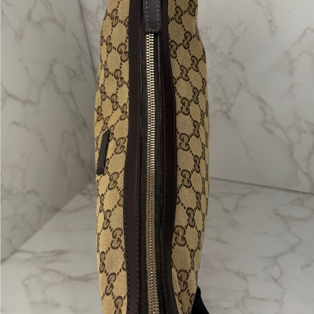 Gucci halfmoon  Monogram Crossbody Bag - Picture 4 of 16